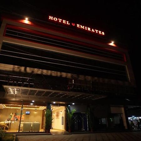 Hotel Emirates Kannangad Ngoại thất bức ảnh