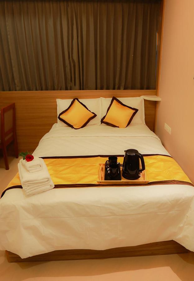 Hotel Emirates Kannangad Ngoại thất bức ảnh