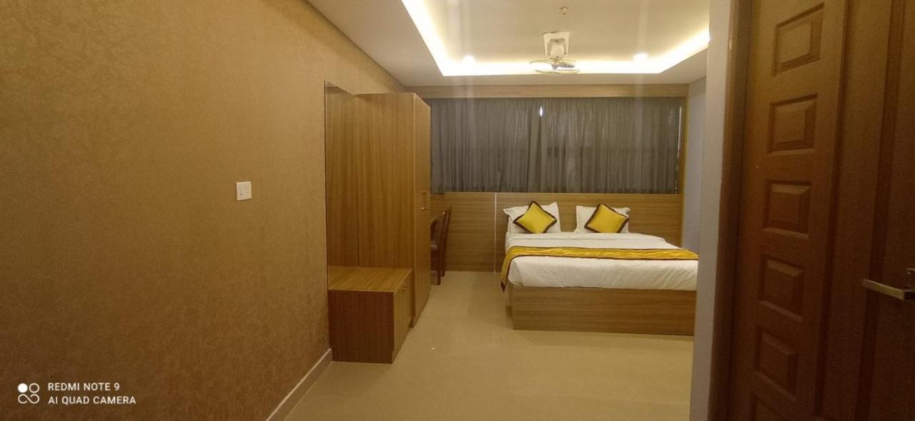 Hotel Emirates Kannangad Ngoại thất bức ảnh